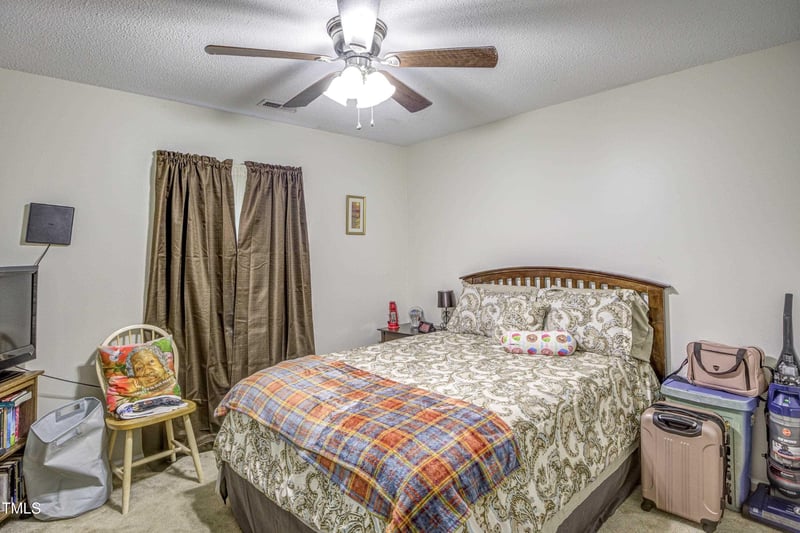 806 Anderson St, Selma, NC 27576