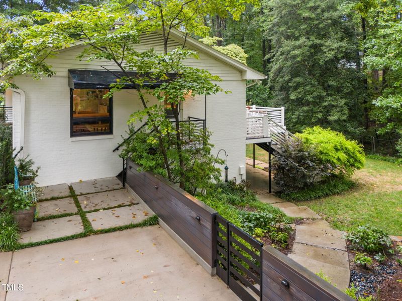 806 Beaver Dam Rd, Raleigh, NC 27607