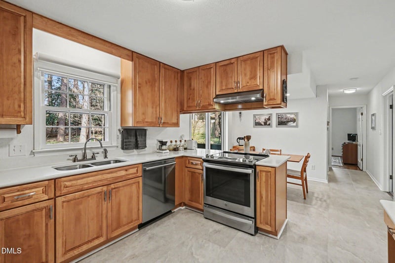 806 Churchill Dr, Chapel Hill, NC 27517