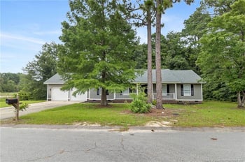 806 Eagle Landing Dr, Hope Mills, NC 28348