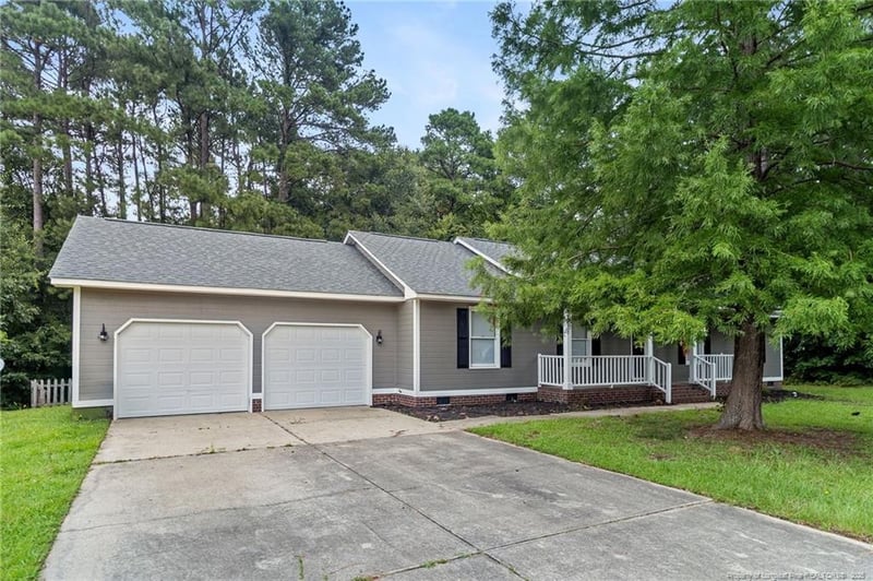 806 Eagle Landing Dr, Hope Mills, NC 28348