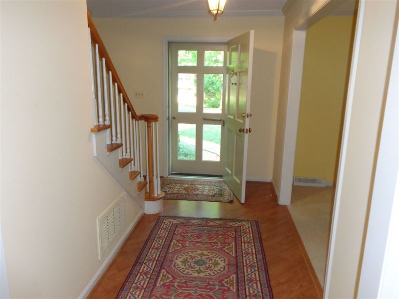 806 Ellynn Dr, Cary, NC 27511