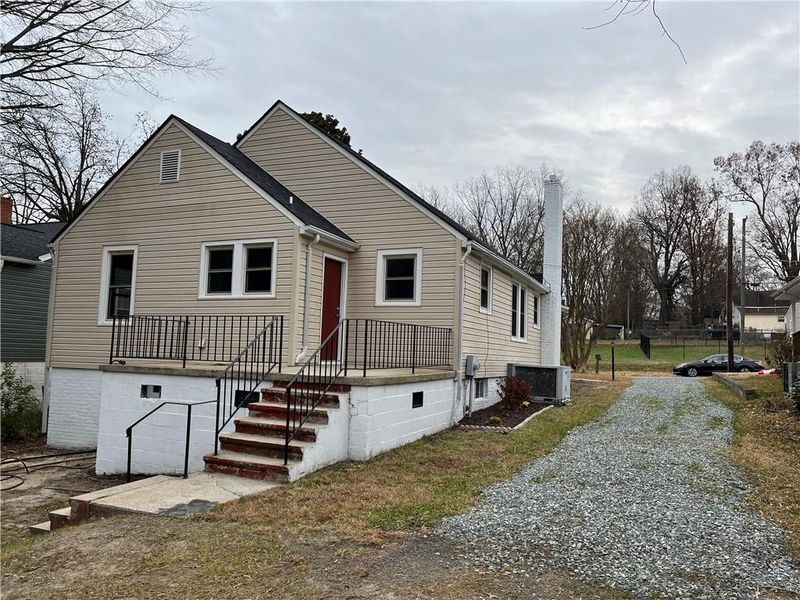 806 Harris St, Burlington, NC 27217