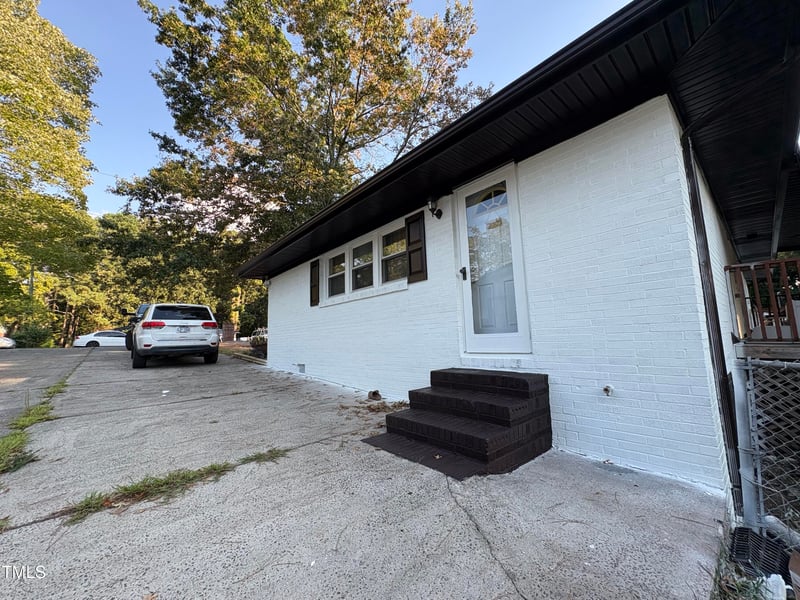 806 Lindley Dr, Durham, NC 27703
