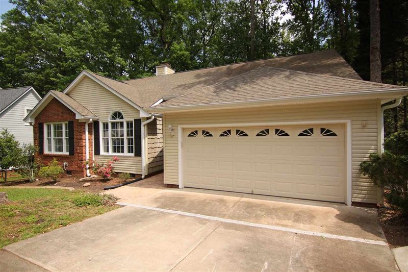 806 Northampton Dr, Cary, NC 27513