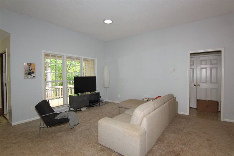 806 Northampton Dr, Cary, NC 27513