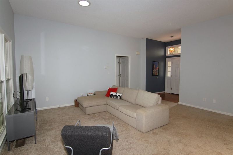 806 Northampton Dr, Cary, NC 27513