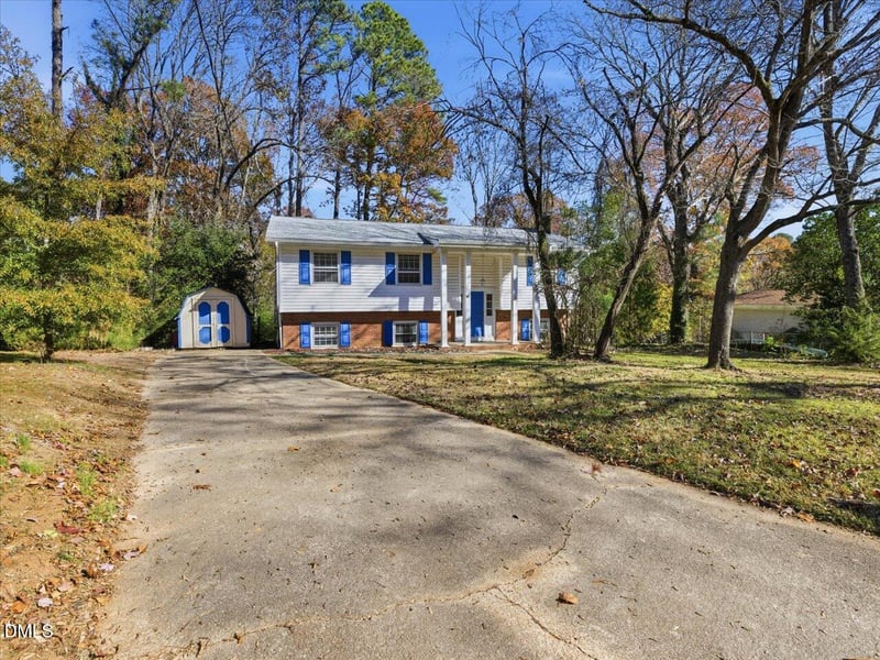 806 Oakley Ct, Cary, NC 27511