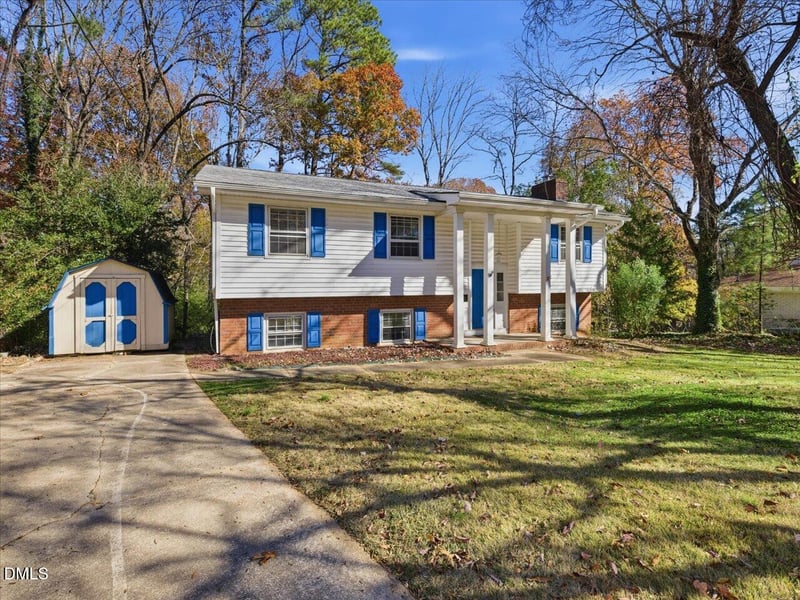 806 Oakley Ct, Cary, NC 27511