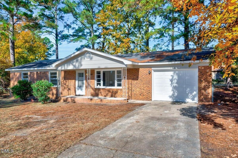 806 Opal Ct, Fayetteville, NC 28311