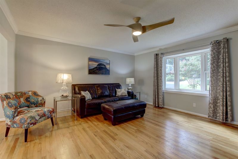 806 Roanoke Dr, Cary, NC 27513