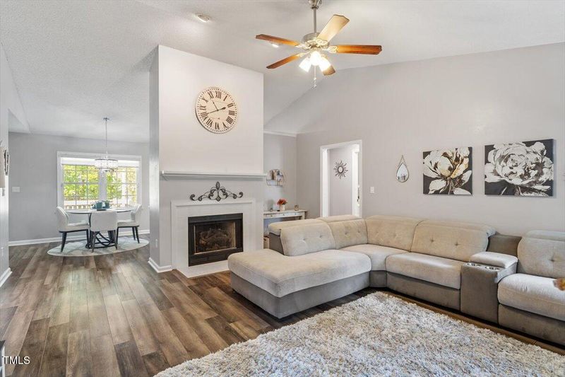 807 Clean View Ct, Fuquay Varina, NC 27526