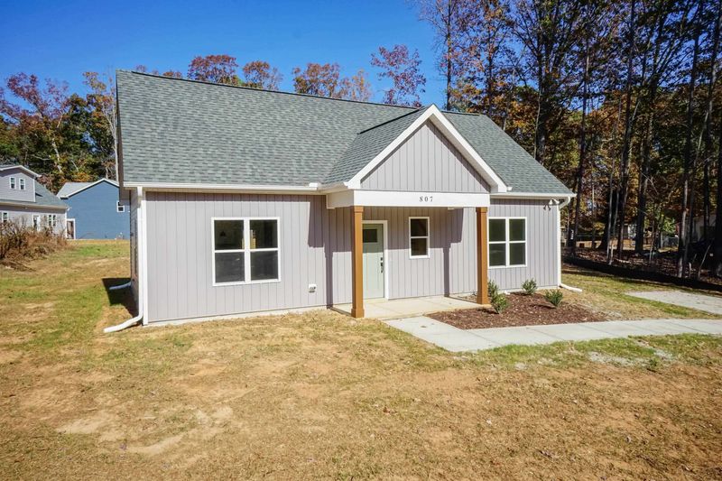 807 Clearwater Dr, Sanford, NC 27330