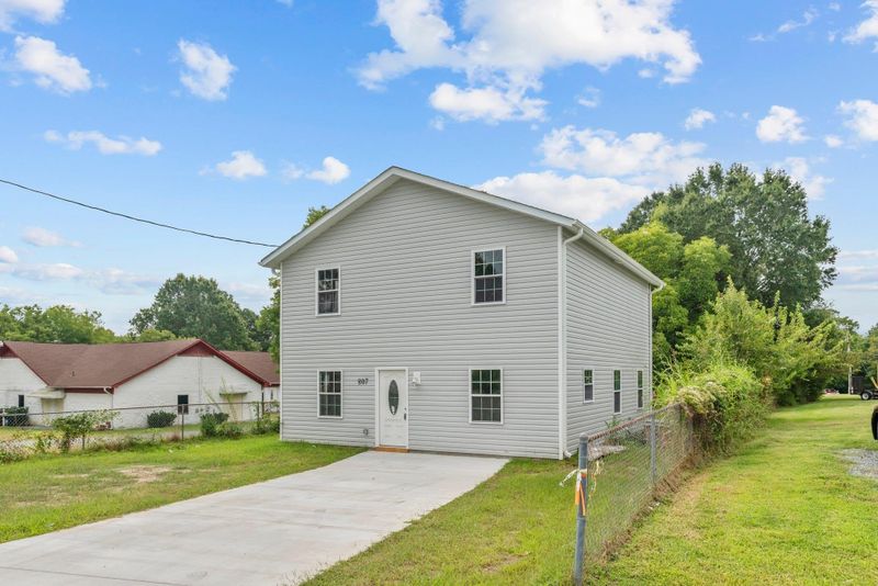 807 Elizabeth St, Burlington, NC 27215