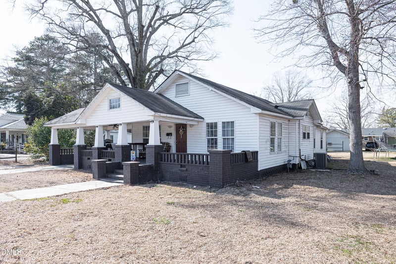 807 Pollock St, Selma, NC 27576
