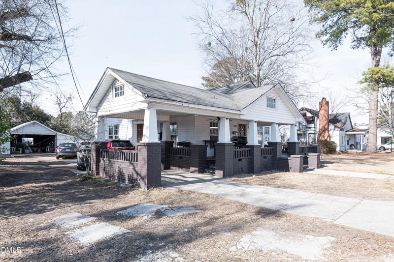 807 Pollock St, Selma, NC 27576