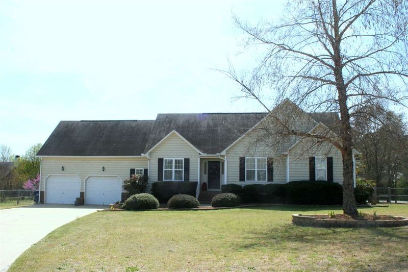 807 Quickstone Dr, Fuquay Varina, NC 27526