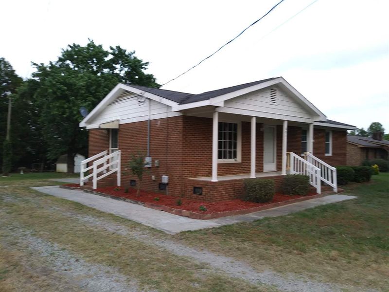 807 S Raleigh St, Angier, NC 27501