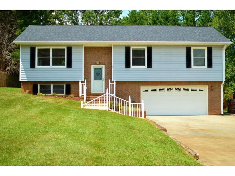 807 S Ridge Rd, Burlington, NC 27217