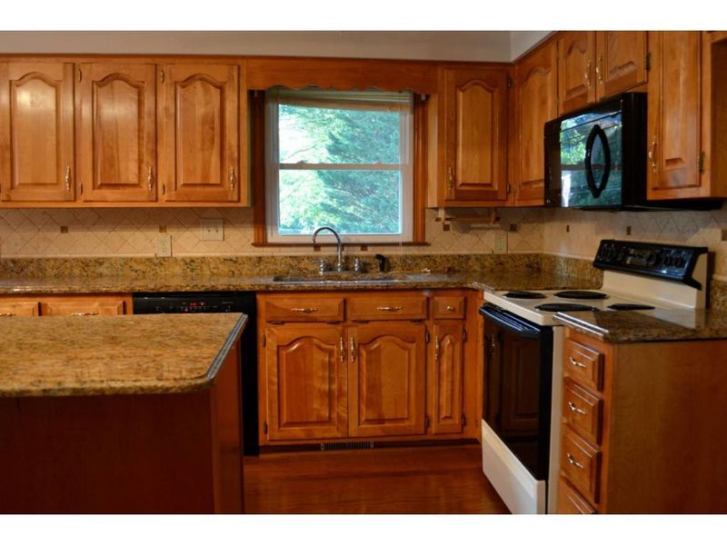 807 S Ridge Rd, Burlington, NC 27217