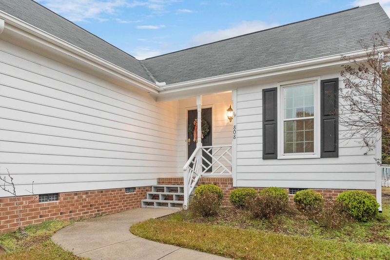 808 Alderleaf Dr, Fuquay Varina, NC 27526
