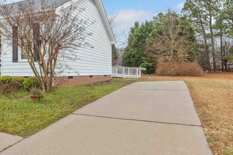 808 Alderleaf Dr, Fuquay Varina, NC 27526