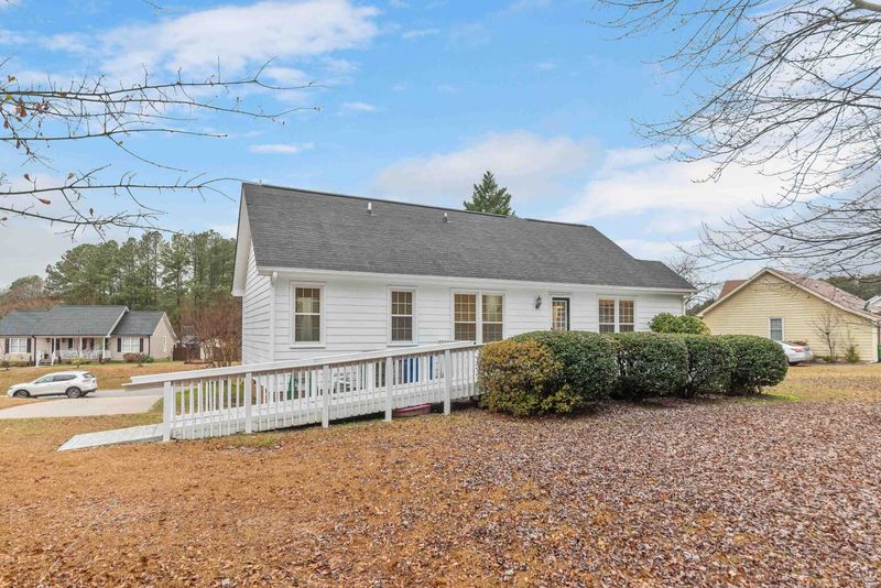 808 Alderleaf Dr, Fuquay Varina, NC 27526