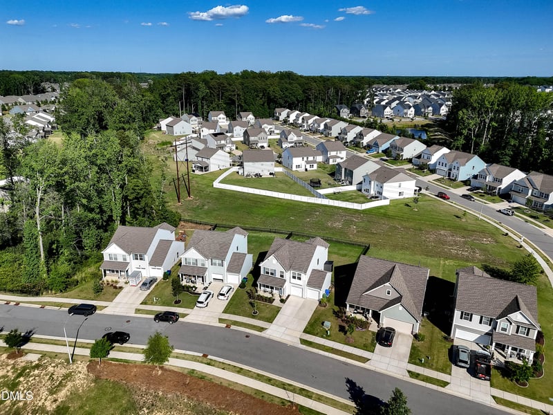808 Atlantis St, Fuquay Varina, NC 27526