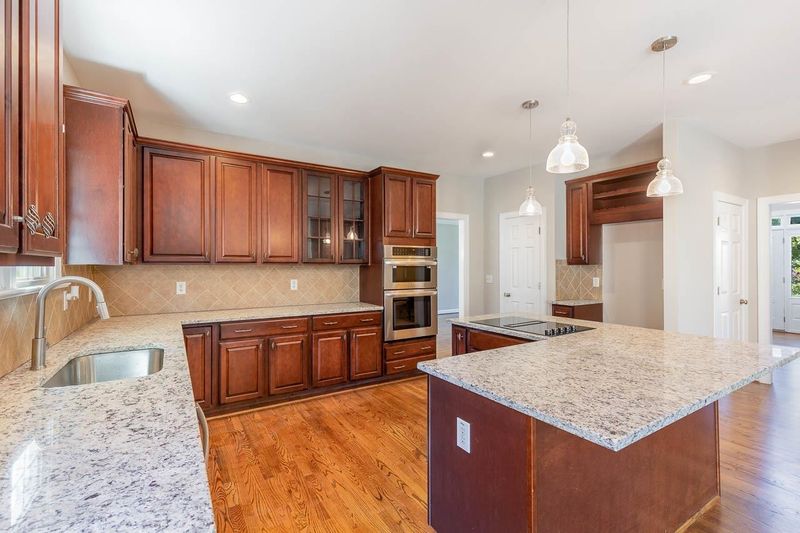 808 Bluffcreek Dr, Fuquay Varina, NC 27526