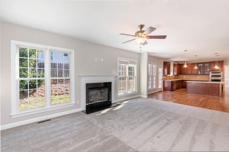 808 Bluffcreek Dr, Fuquay Varina, NC 27526