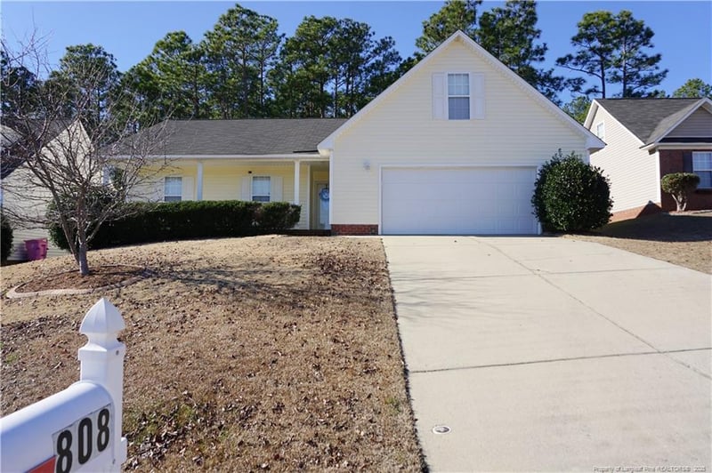 808 Bramblegate Rd, Hope Mills, NC 28348