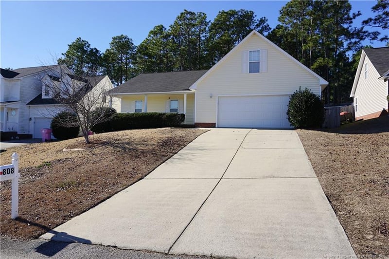 808 Bramblegate Rd, Hope Mills, NC 28348