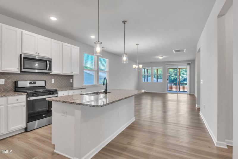 808 Briargate Dr, Holly Springs, NC 27540