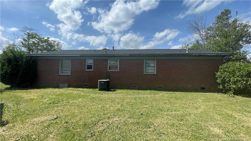 808 Bronco Ln, Fayetteville, NC 28303