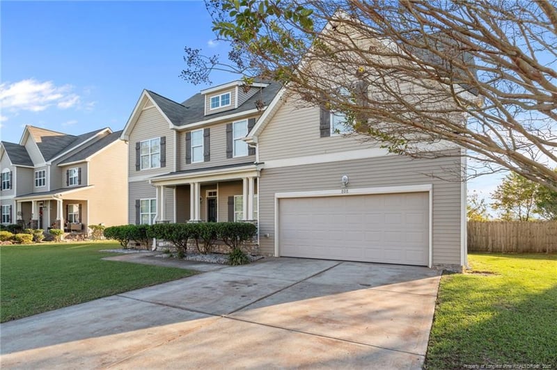 808 Camwheel Dr, Hope Mills, NC 28348