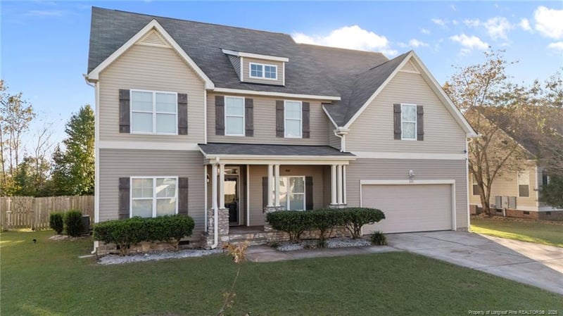 808 Camwheel Dr, Hope Mills, NC 28348