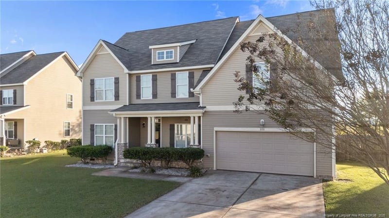 808 Camwheel Dr, Hope Mills, NC 28348