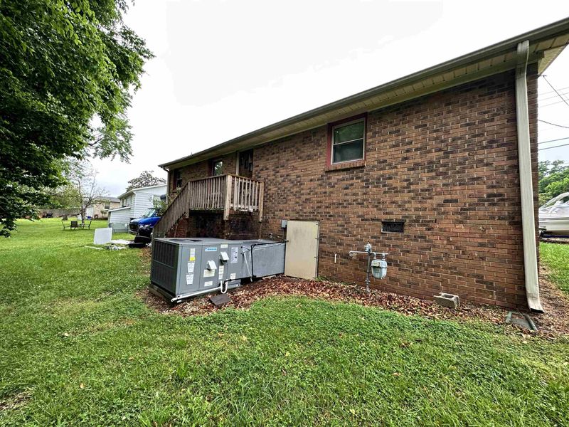 808 Cross Link Rd, Raleigh, NC 27610