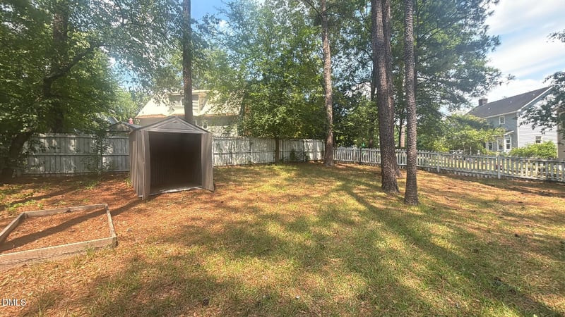 808 Hilton Dr, Fayetteville, NC 28311