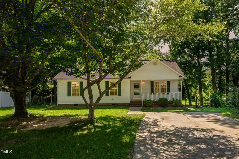 808 Kimpton Ct, Fuquay Varina, NC 27526