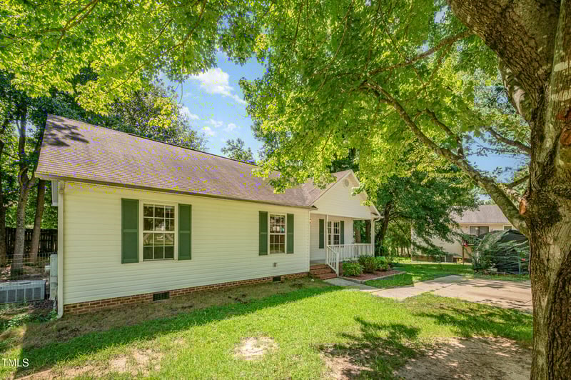 808 Kimpton Ct, Fuquay Varina, NC 27526