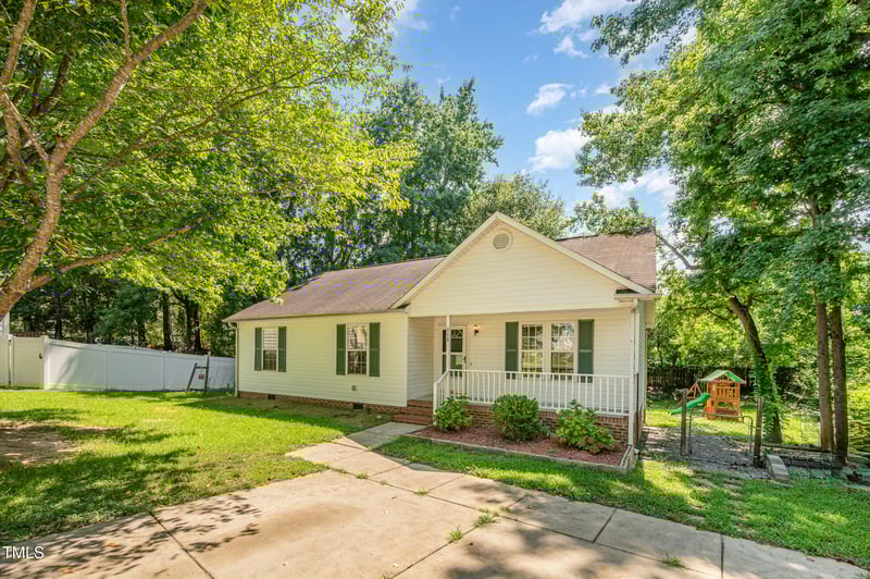 808 Kimpton Ct, Fuquay Varina, NC 27526