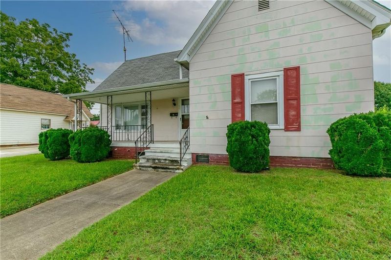 808 Maple Ave, Burlington, NC 27215