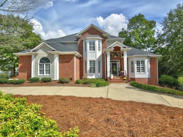 808 Neuse Ridge Dr, Clayton, NC 27527