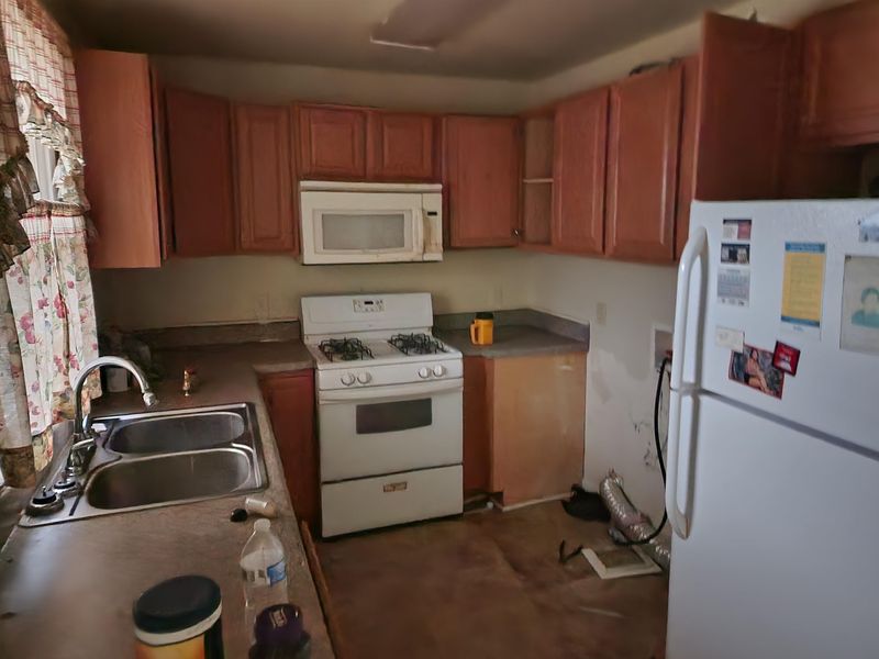 808 Newcombe Rd, Raleigh, NC 27610