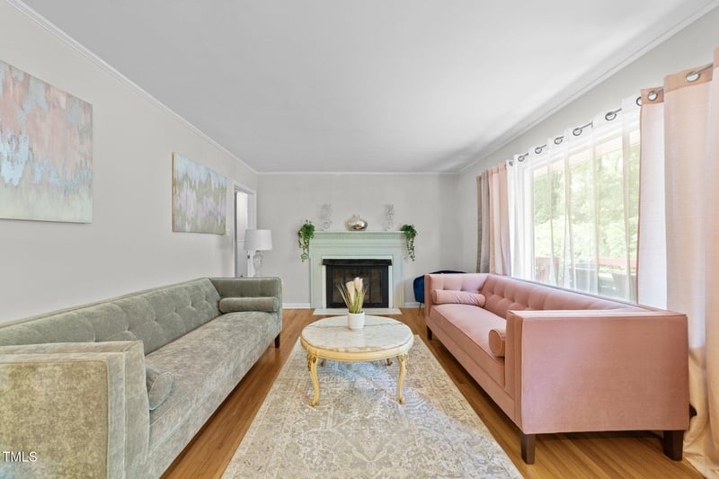 808 Ravenwood Dr, Raleigh, NC 27606