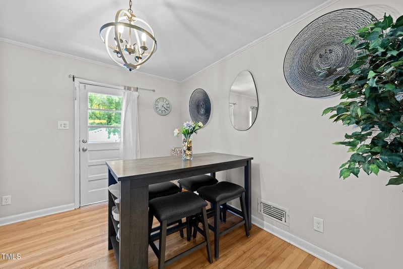 808 Ravenwood Dr, Raleigh, NC 27606