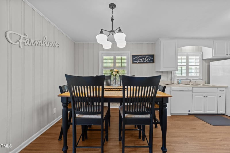 808 Ravenwood Dr, Raleigh, NC 27606