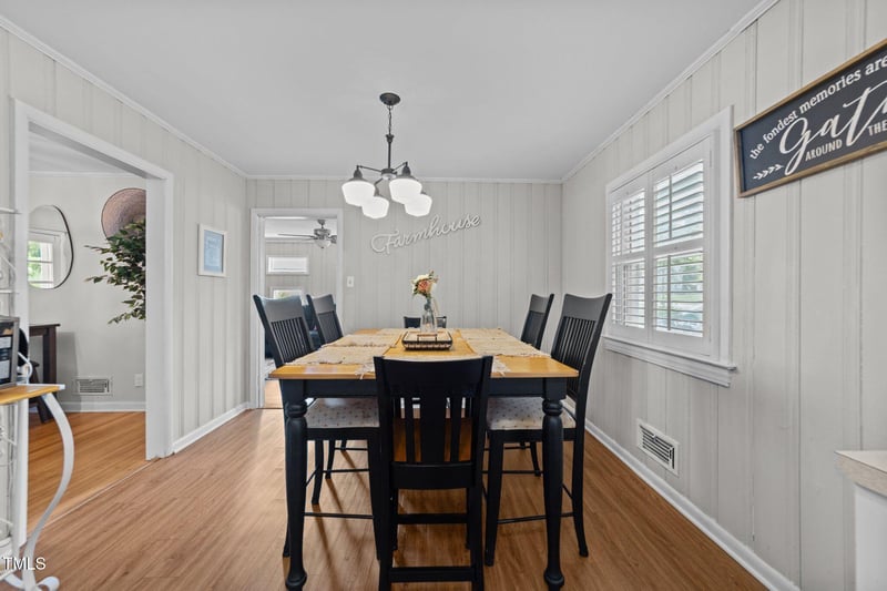 808 Ravenwood Dr, Raleigh, NC 27606