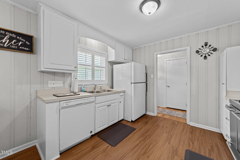 808 Ravenwood Dr, Raleigh, NC 27606